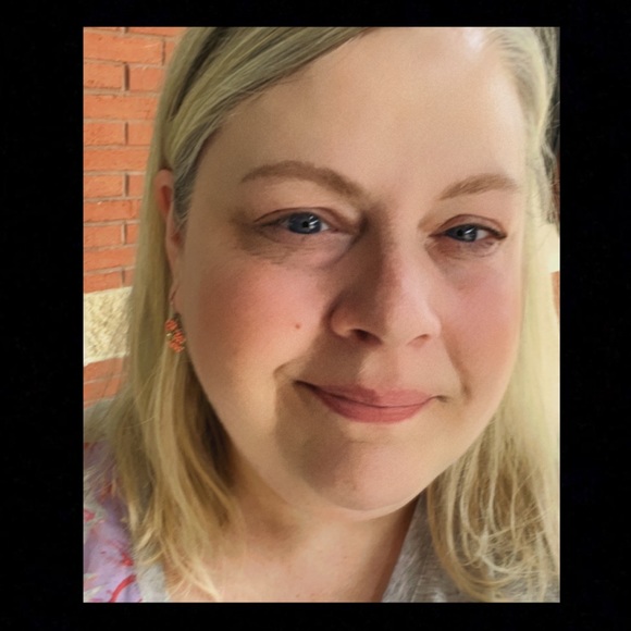 Meet your Posher, Hannah - Picture 1 of 1